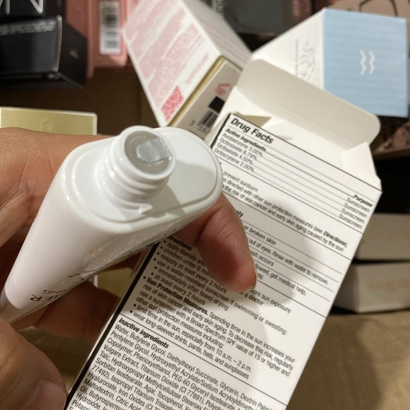 Charlotte tilbury primer with spf - Picture 3 of 3